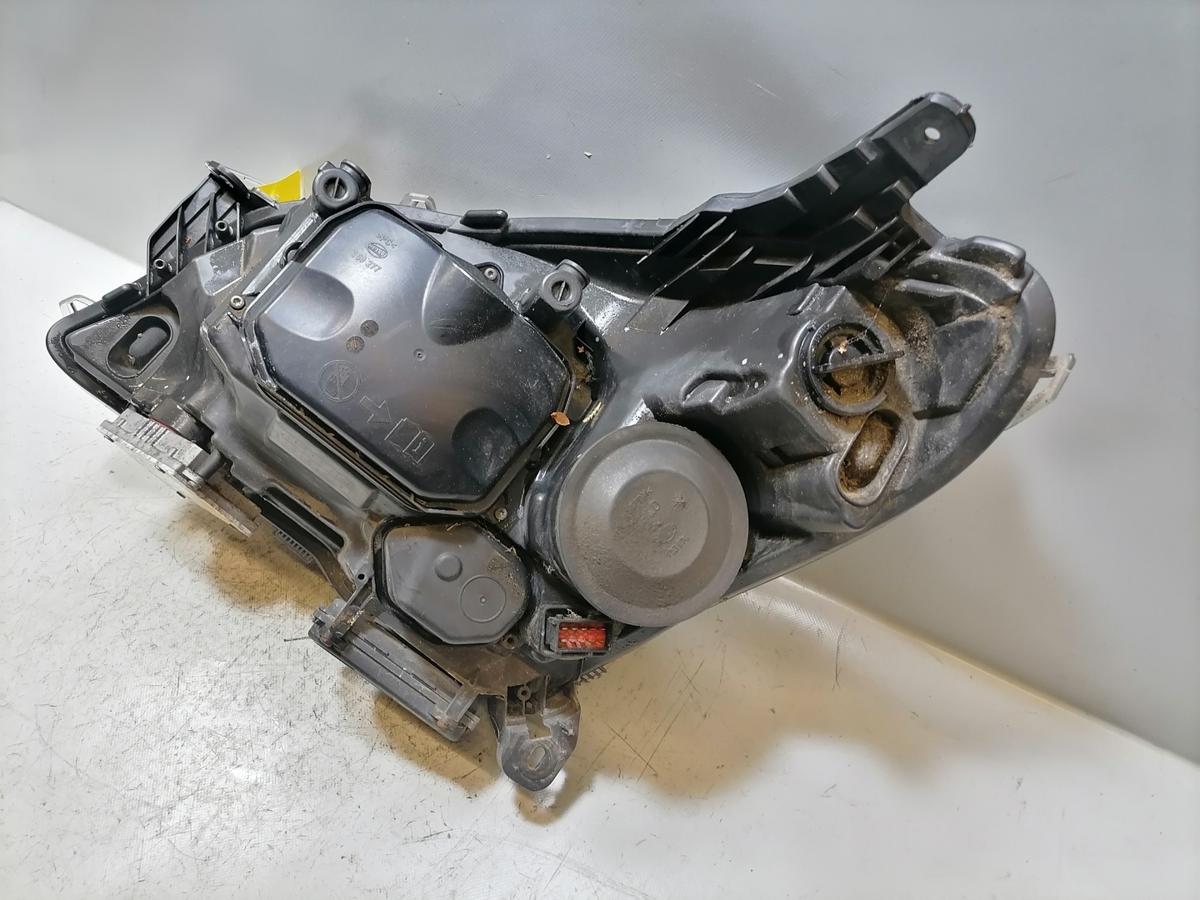 Opel Astra H original Xenonscheinwerfer rechts mit Kurvenlich schwarzer Hintergrund Bj.2009